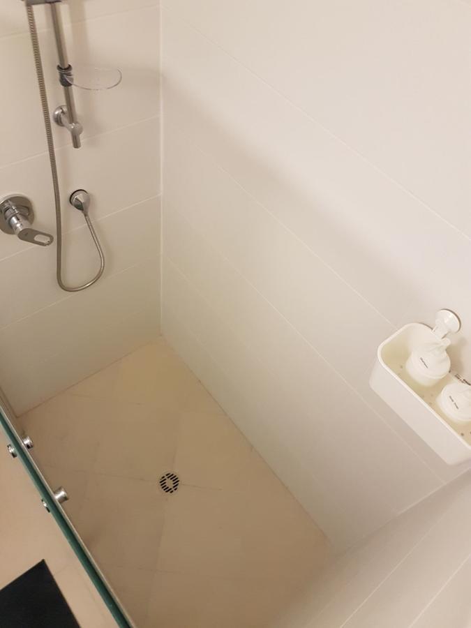 Private Bed/Bathroom In Нетания Экстерьер фото