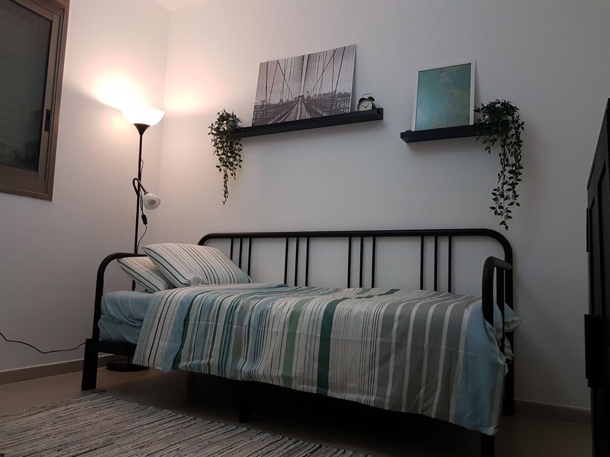Private Bed/Bathroom In Нетания Экстерьер фото
