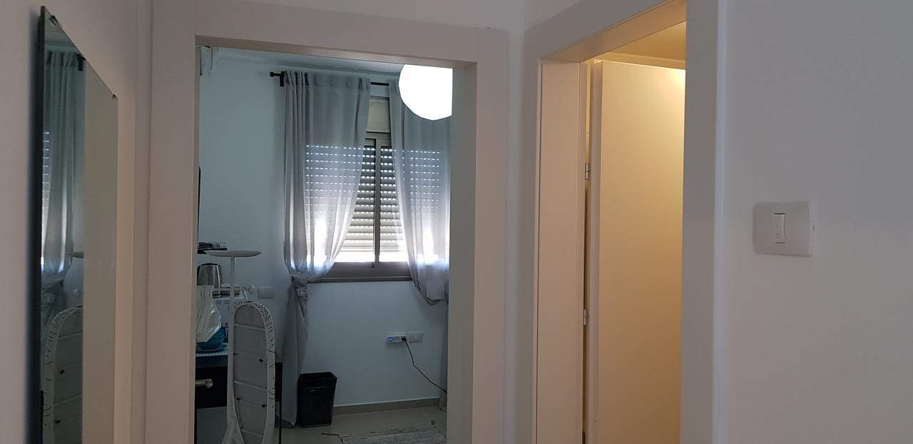 Private Bed/Bathroom In Нетания Экстерьер фото