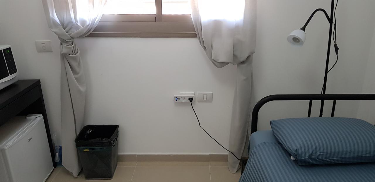 Private Bed/Bathroom In Нетания Экстерьер фото