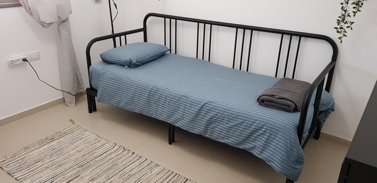 Private Bed/Bathroom In Нетания Экстерьер фото