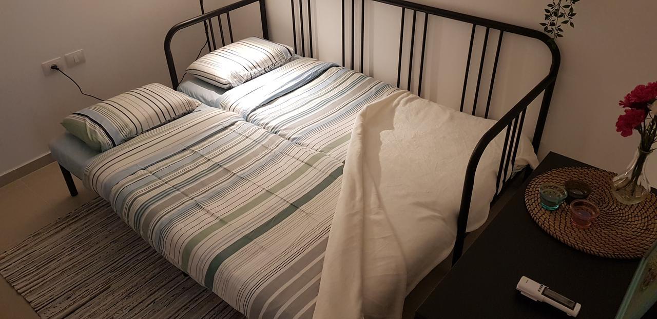 Private Bed/Bathroom In Нетания Экстерьер фото